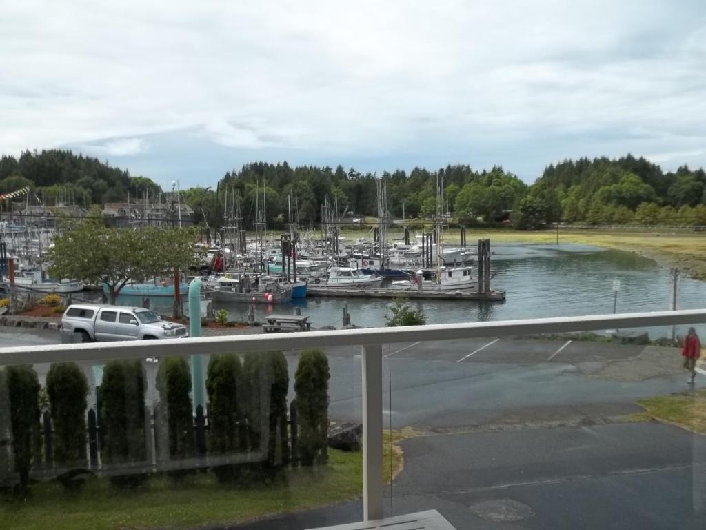 Bayshore Waterfront Inn Ucluelet Eksteriør bilde